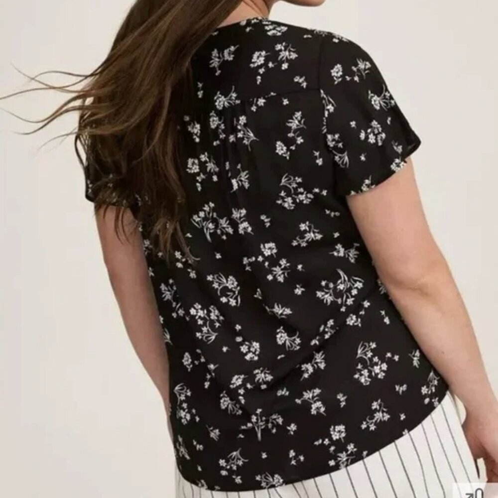 Torrid women plus size 1 georgette lattice V-Neck flutter sleeve blouse floral‎ - Picture 2 of 2